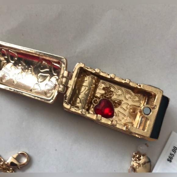 NWT 🚌♥️ Betsey Johnson school bus heart Necklace - Picture 5 of 15